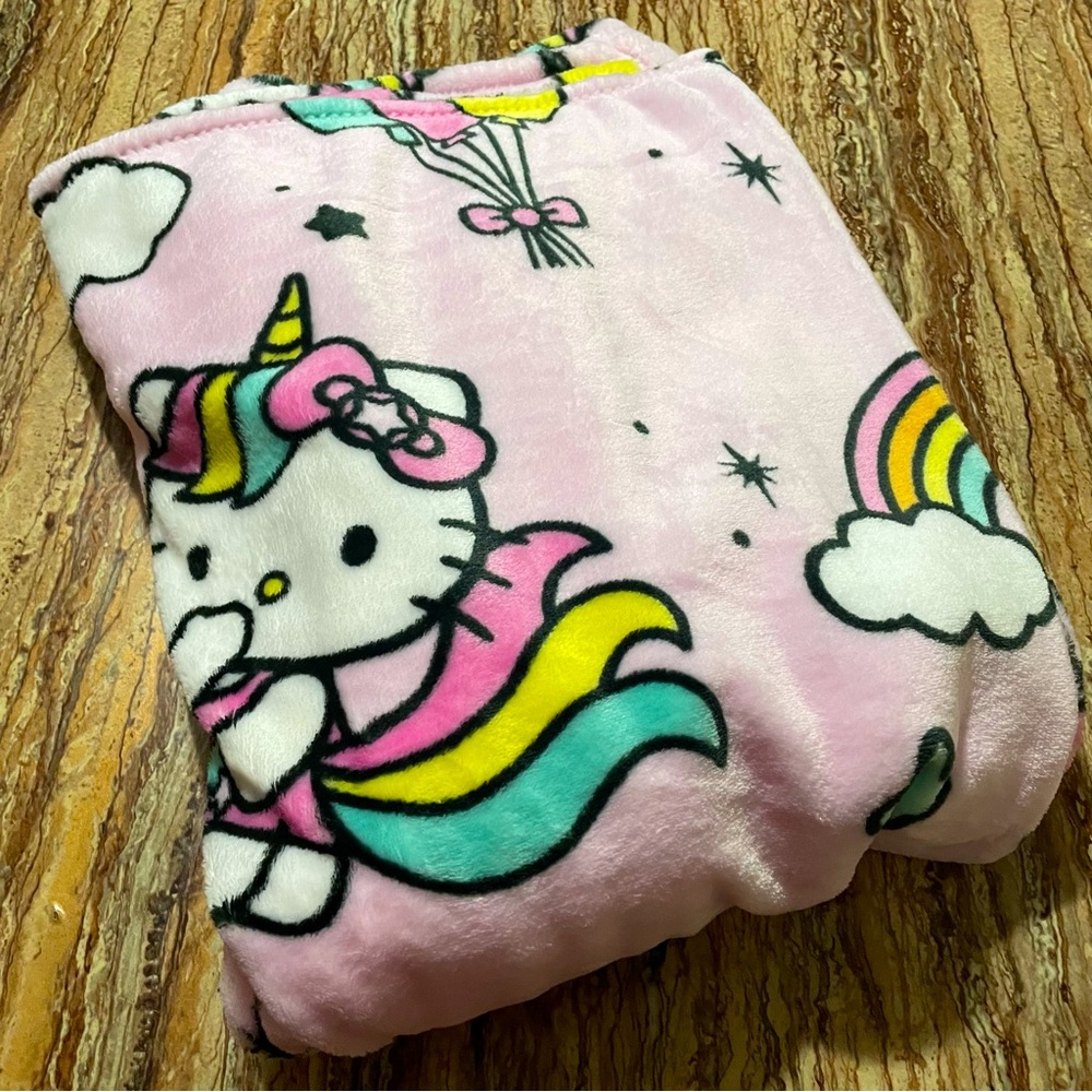 Hello Kitty - Picture 3 of 7